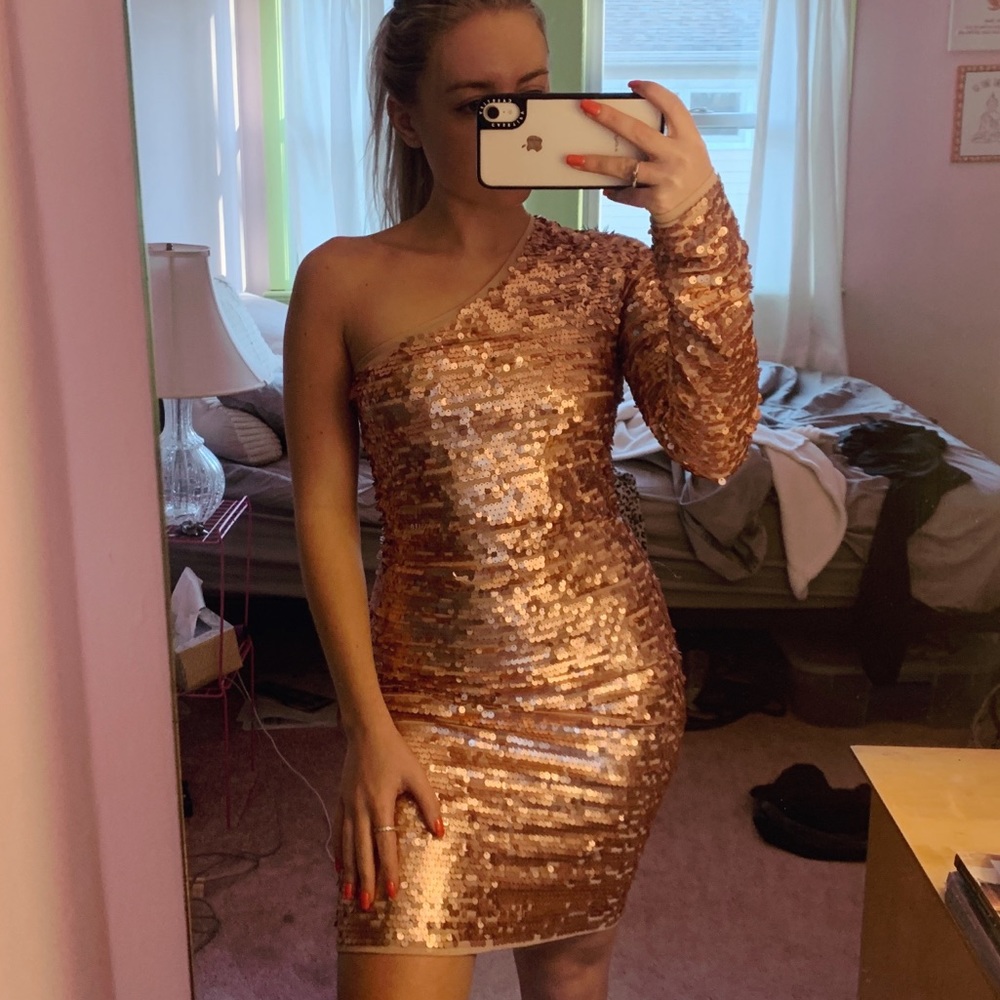 BCBG Sequined Dress 🤍